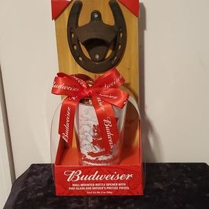 WALL MOUNTED 
BOTTLE OPENER